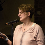 Claudia gewinnt den Poetry Slam in der Lagerhalle am 1.11.2023